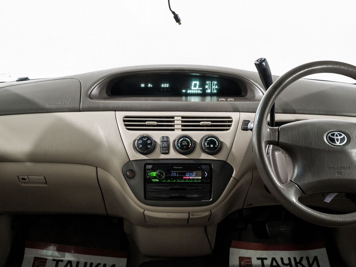Toyota Vista 2002 - фото автомобиля