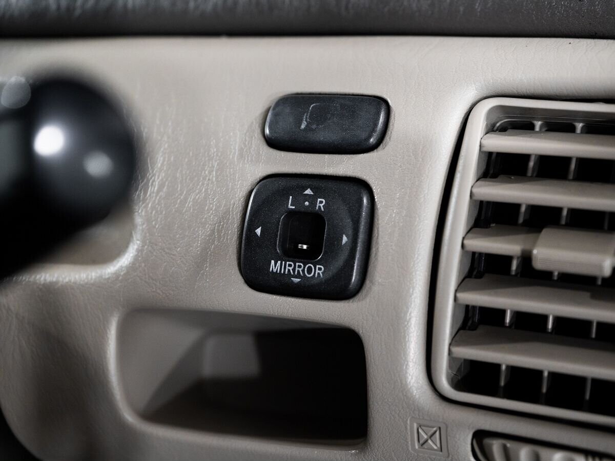 Toyota Vista 2002 - фото автомобиля