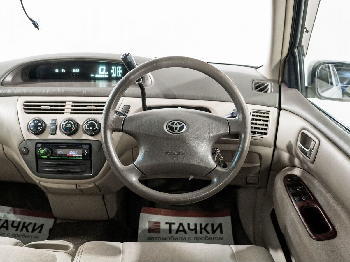 Toyota Vista 2002 - фото автомобиля