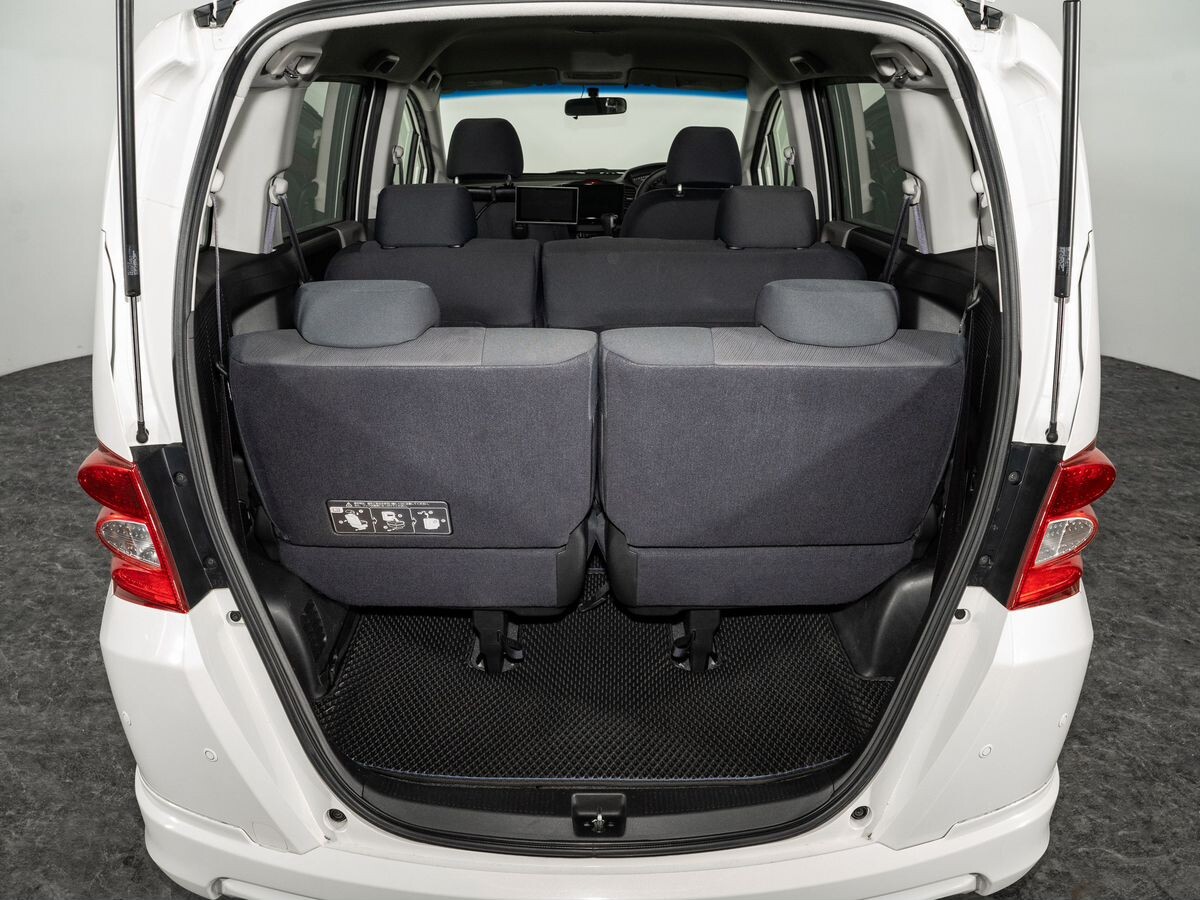 Honda Freed 2009 - фото автомобиля