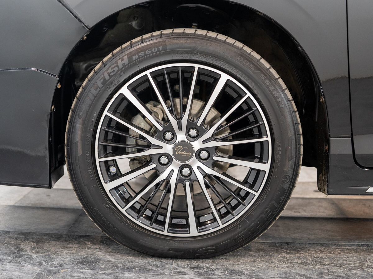 Toyota Esquire 2015 - фото автомобиля