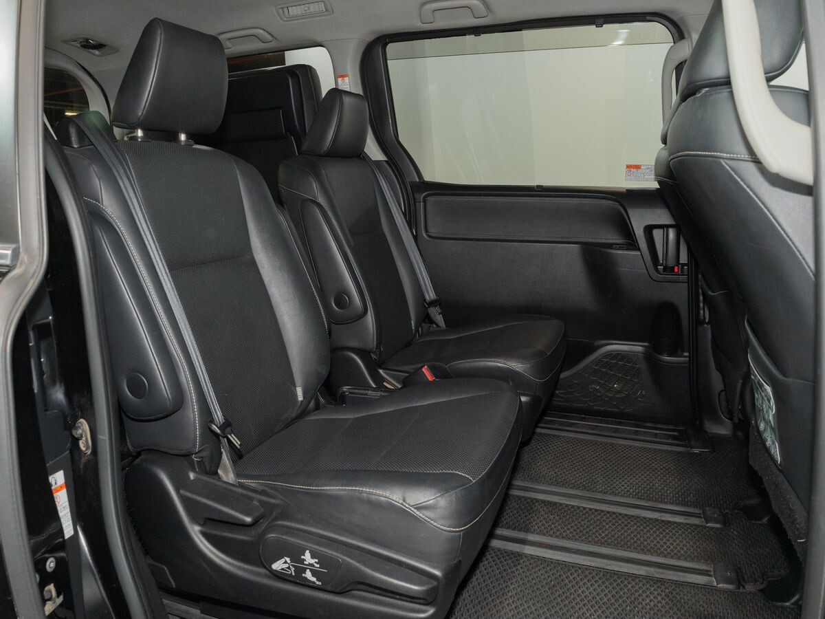 Toyota Esquire 2015 - фото автомобиля