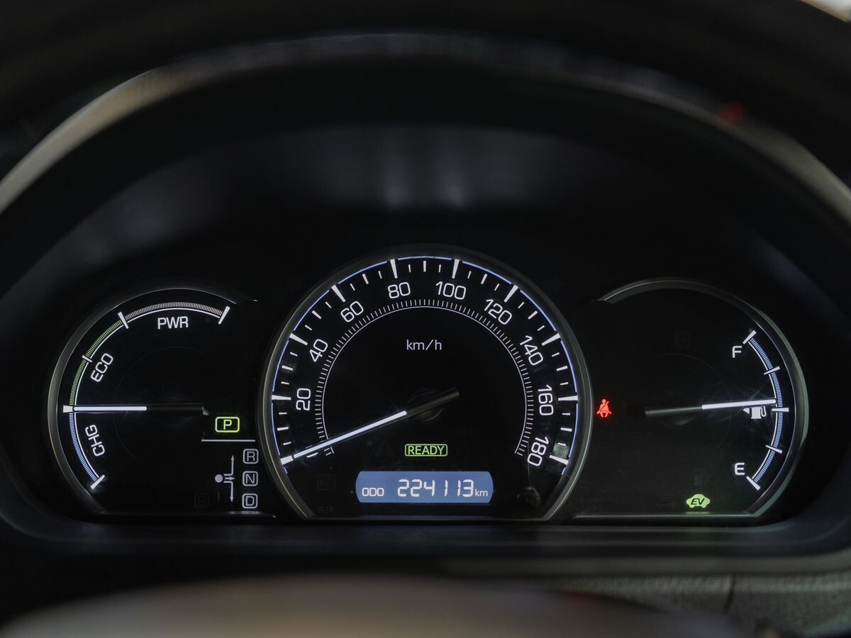 Toyota Esquire 2015 - фото автомобиля