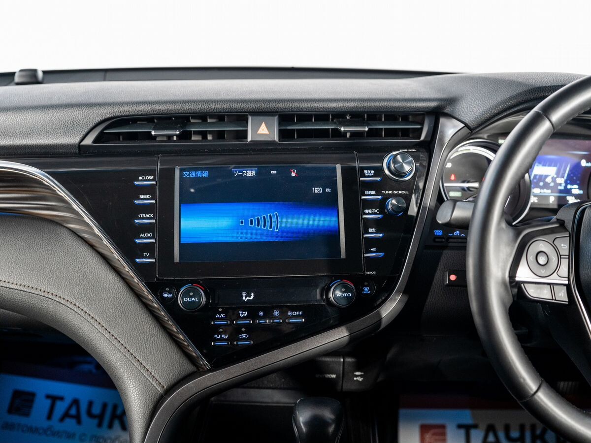 Toyota Camry 2018 - фото автомобиля
