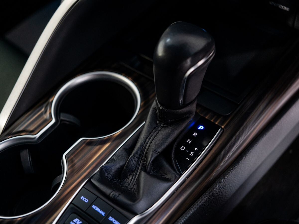 Toyota Camry 2018 - фото автомобиля