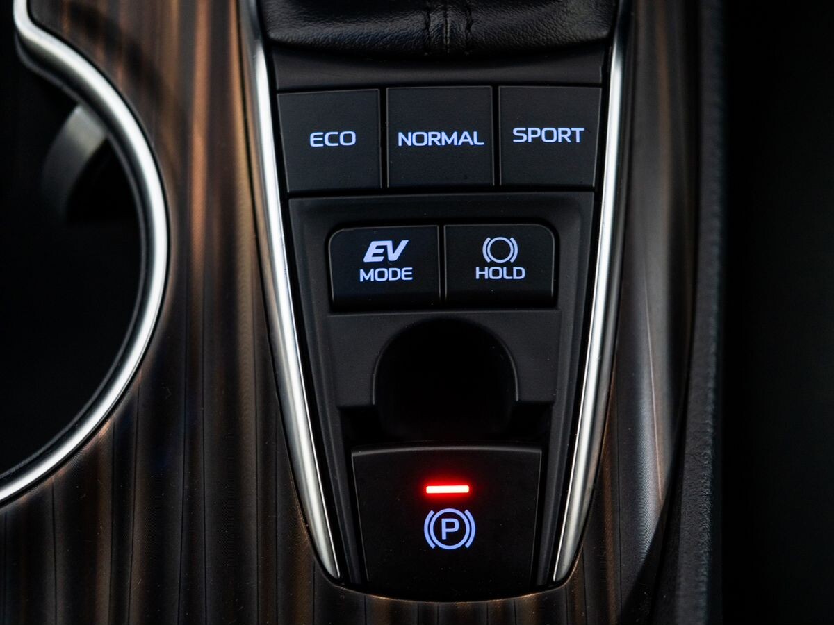 Toyota Camry 2018 - фото автомобиля