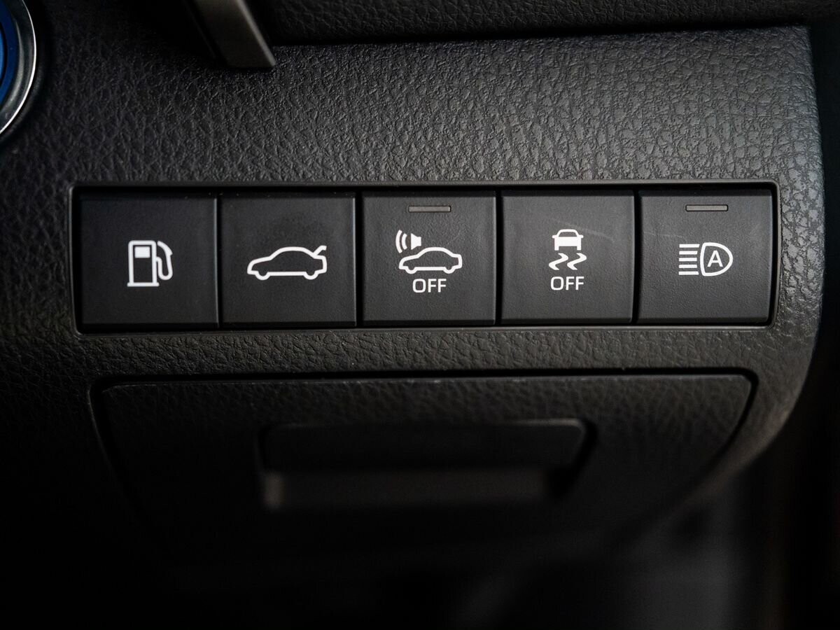 Toyota Camry 2018 - фото автомобиля