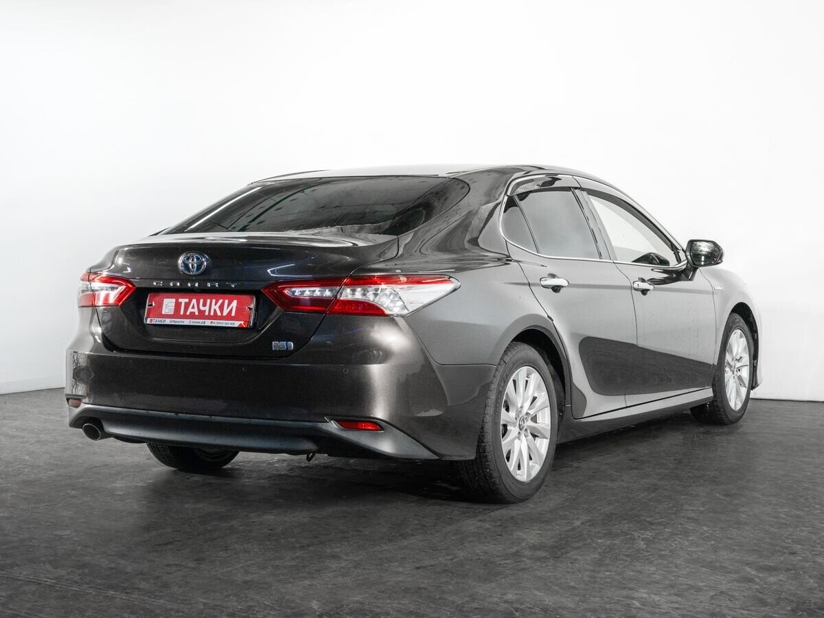 Toyota Camry 2018 - фото автомобиля