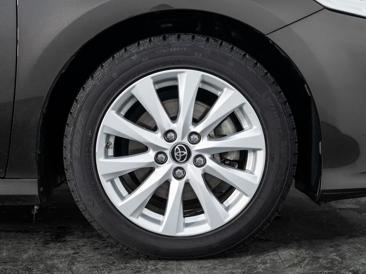 Toyota Camry 2018 - фото автомобиля