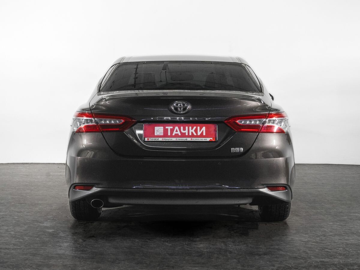 Toyota Camry 2018 - фото автомобиля