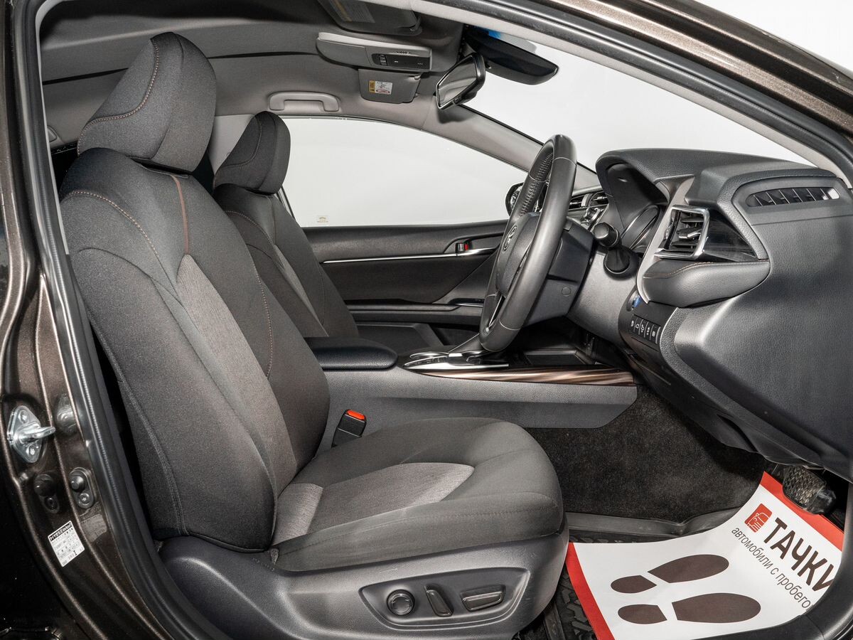 Toyota Camry 2018 - фото автомобиля