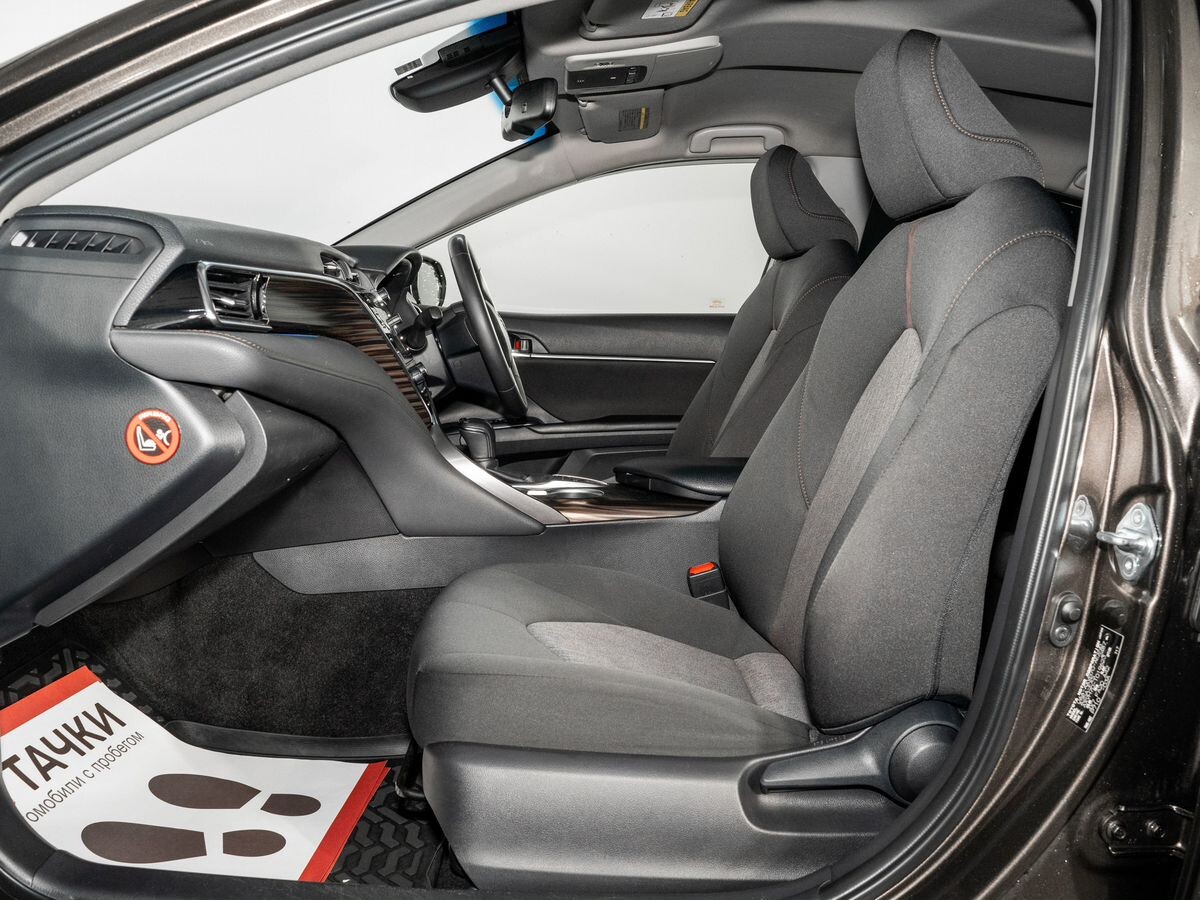 Toyota Camry 2018 - фото автомобиля