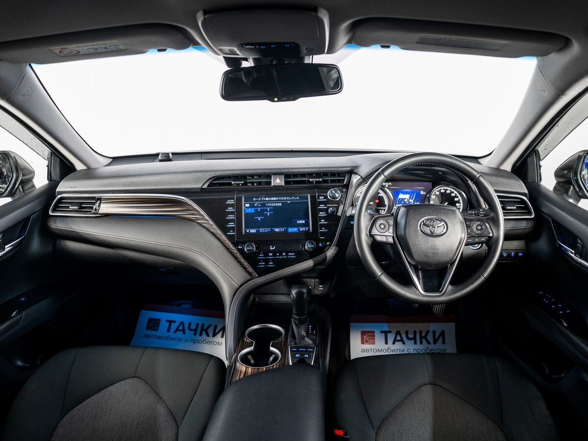 Toyota Camry 2018 - фото автомобиля