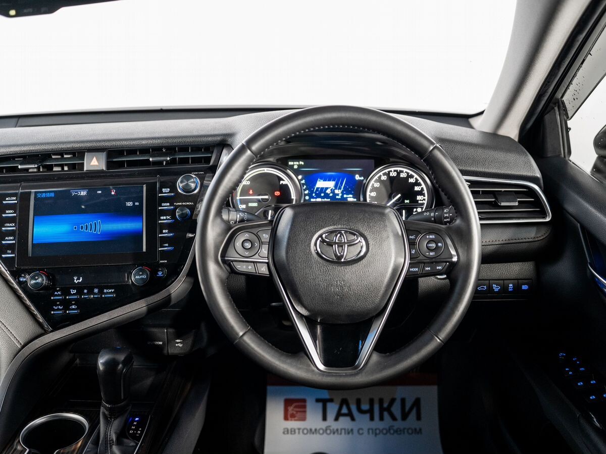 Toyota Camry 2018 - фото автомобиля
