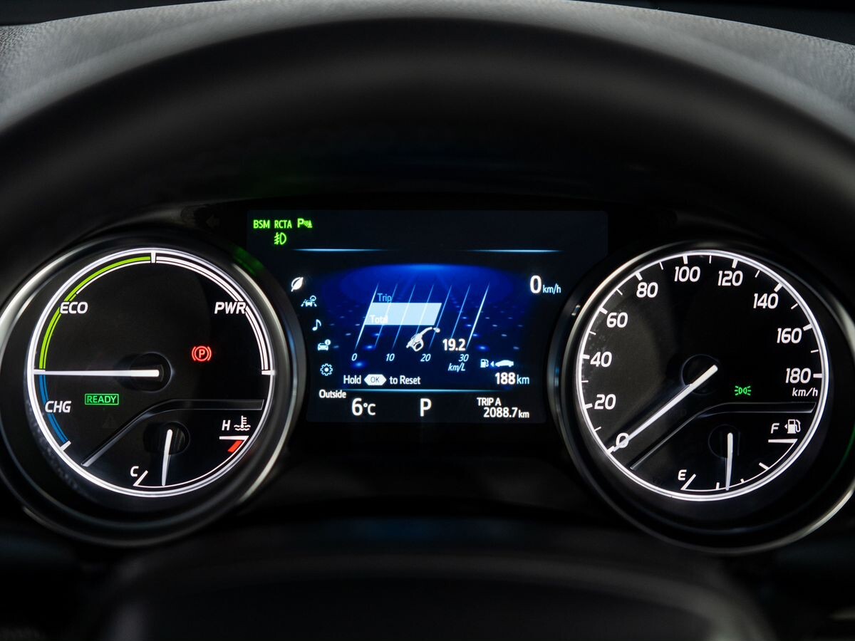 Toyota Camry 2018 - фото автомобиля