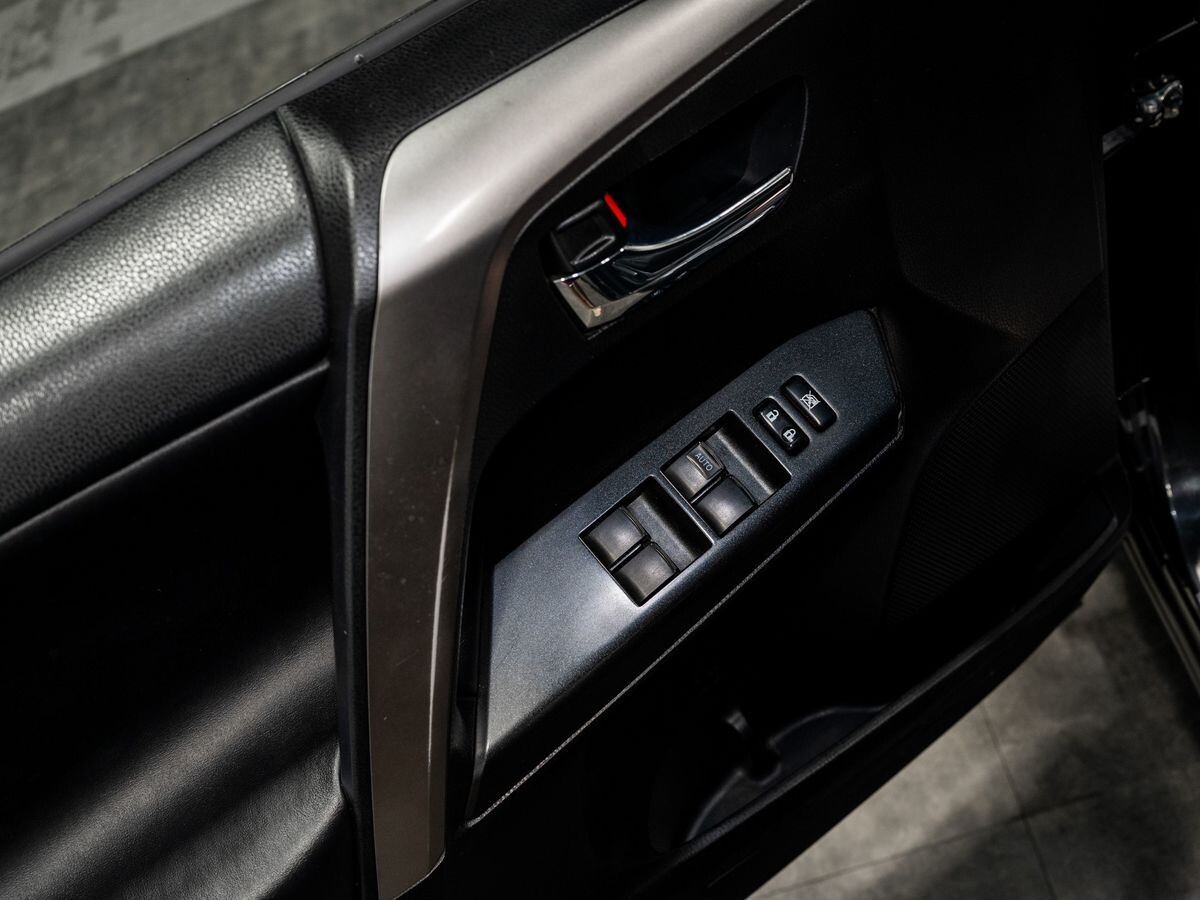 Toyota RAV4 2015 - фото автомобиля