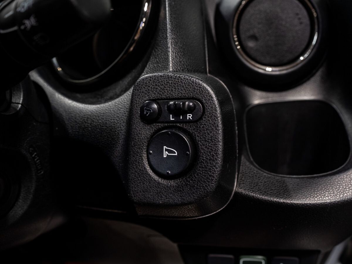 Honda Fit Shuttle 2012 - фото автомобиля