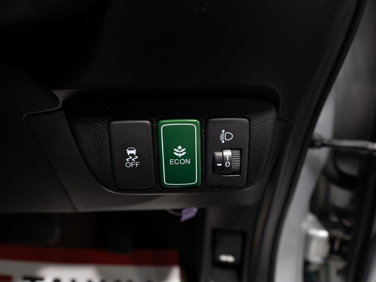 Honda Fit Shuttle 2012 - фото автомобиля