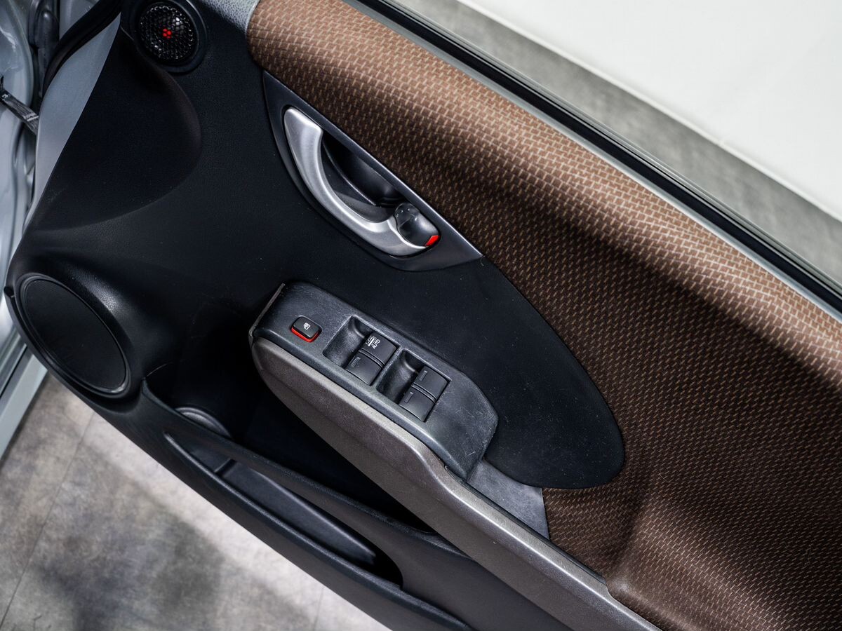 Honda Fit Shuttle 2012 - фото автомобиля