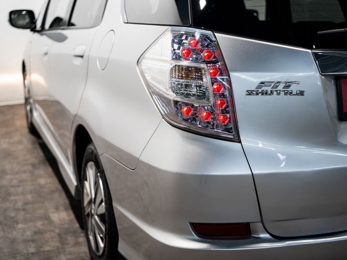 Honda Fit Shuttle 2012 - фото автомобиля