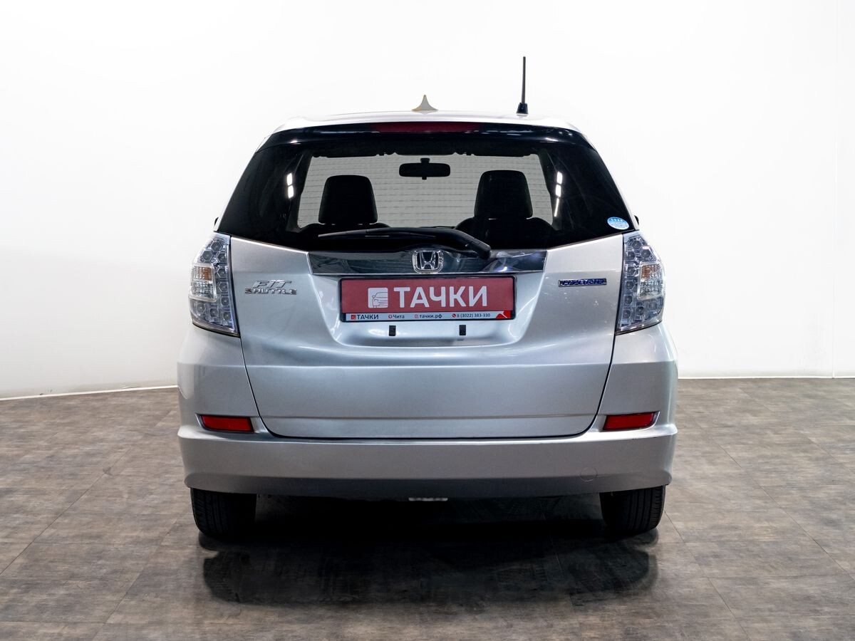 Honda Fit Shuttle 2012 - фото автомобиля