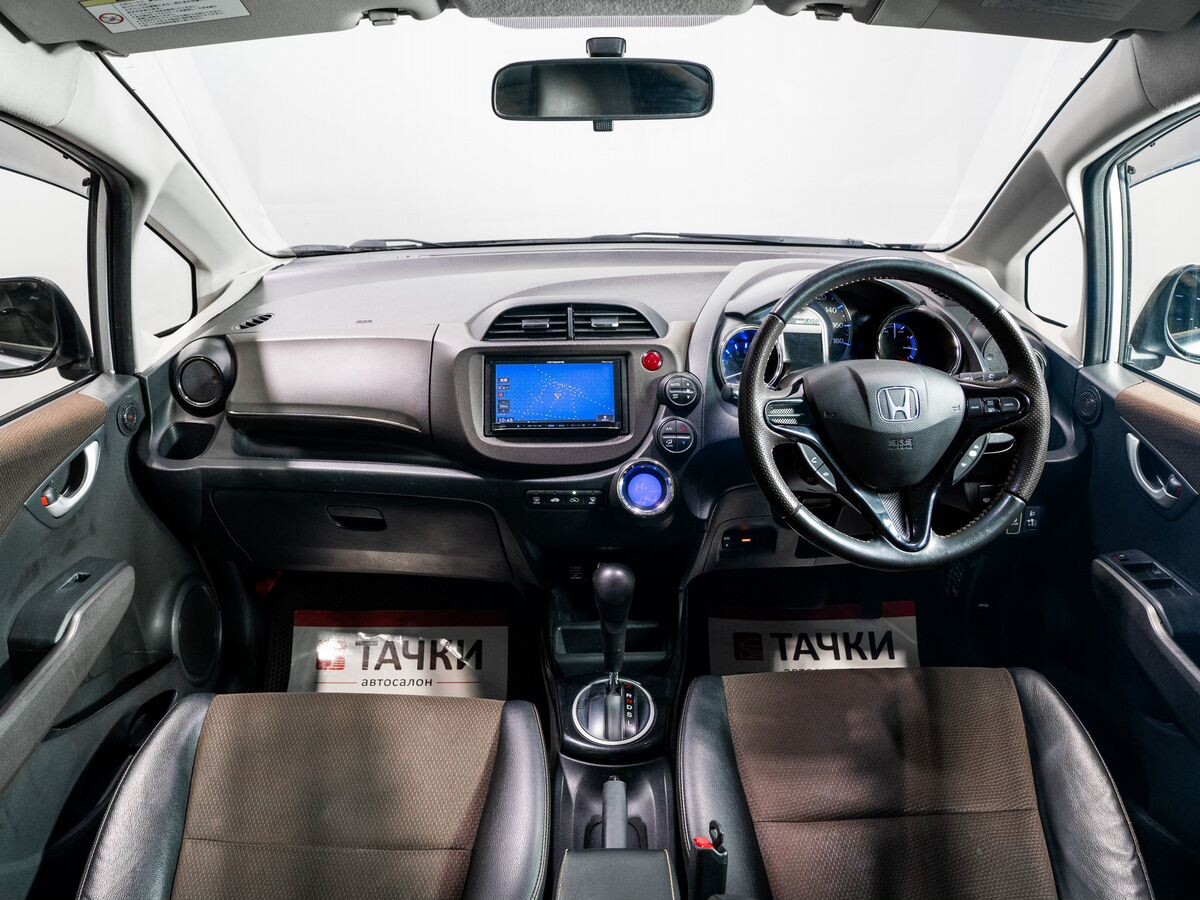 Honda Fit Shuttle 2012 - фото автомобиля