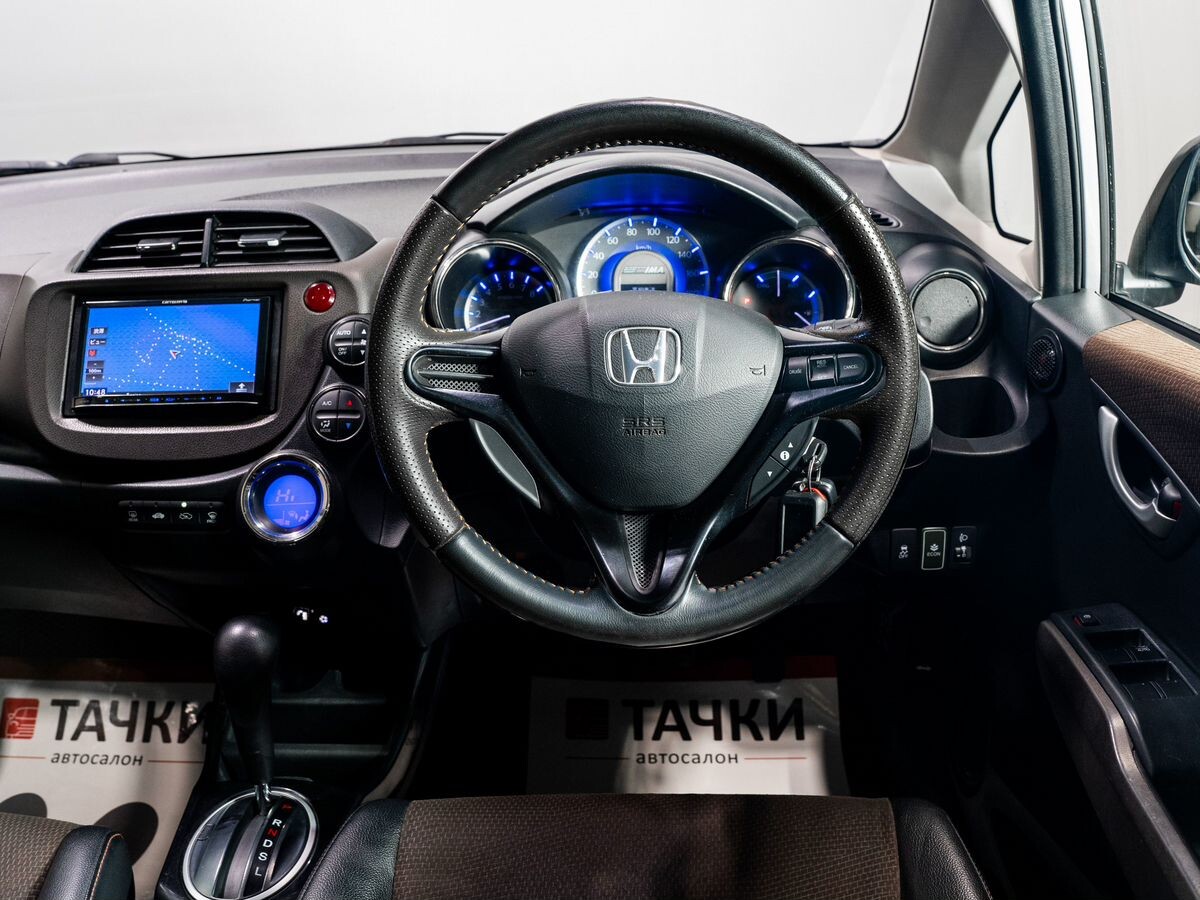 Honda Fit Shuttle 2012 - фото автомобиля