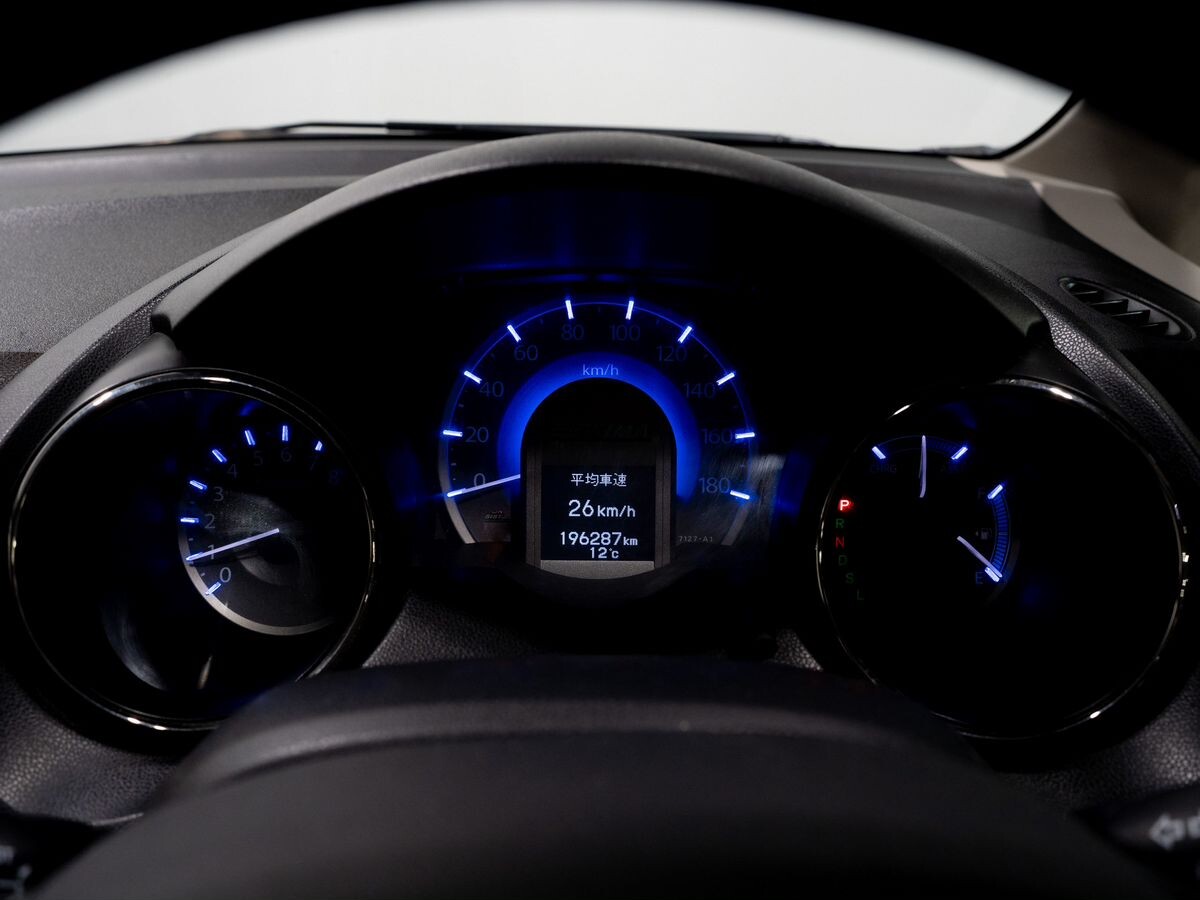 Honda Fit Shuttle 2012 - фото автомобиля