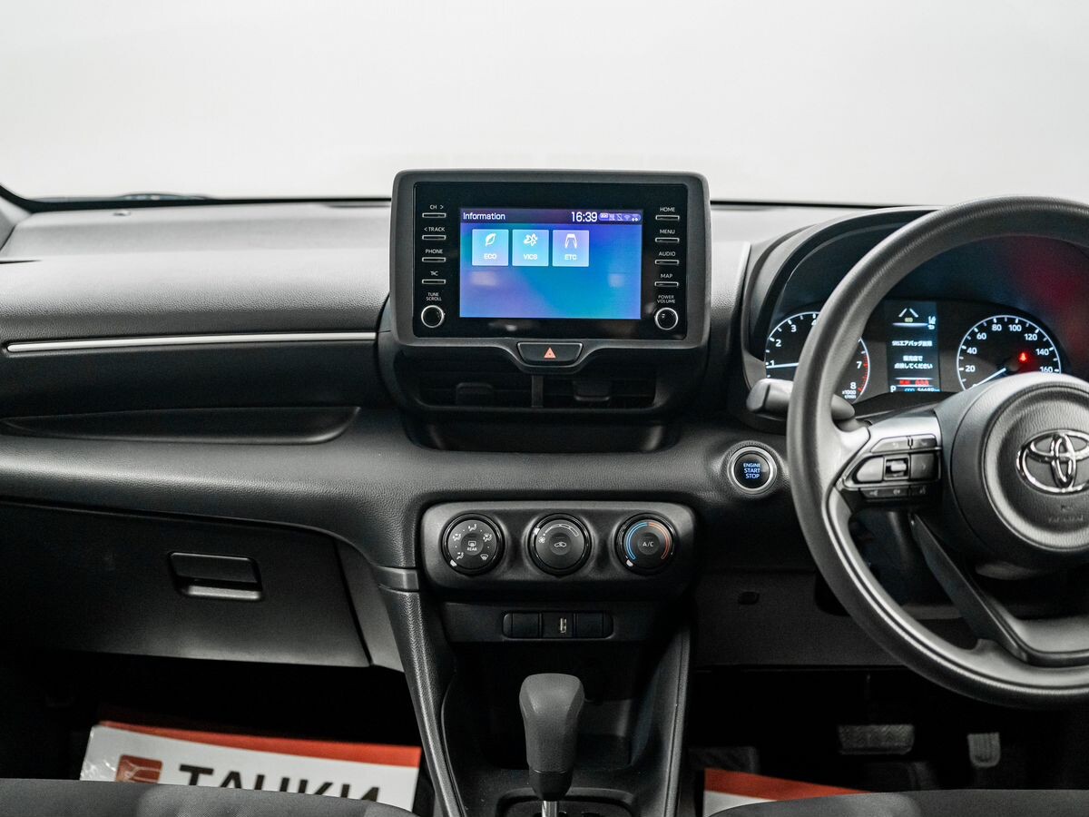 Toyota Yaris 2020 - фото автомобиля