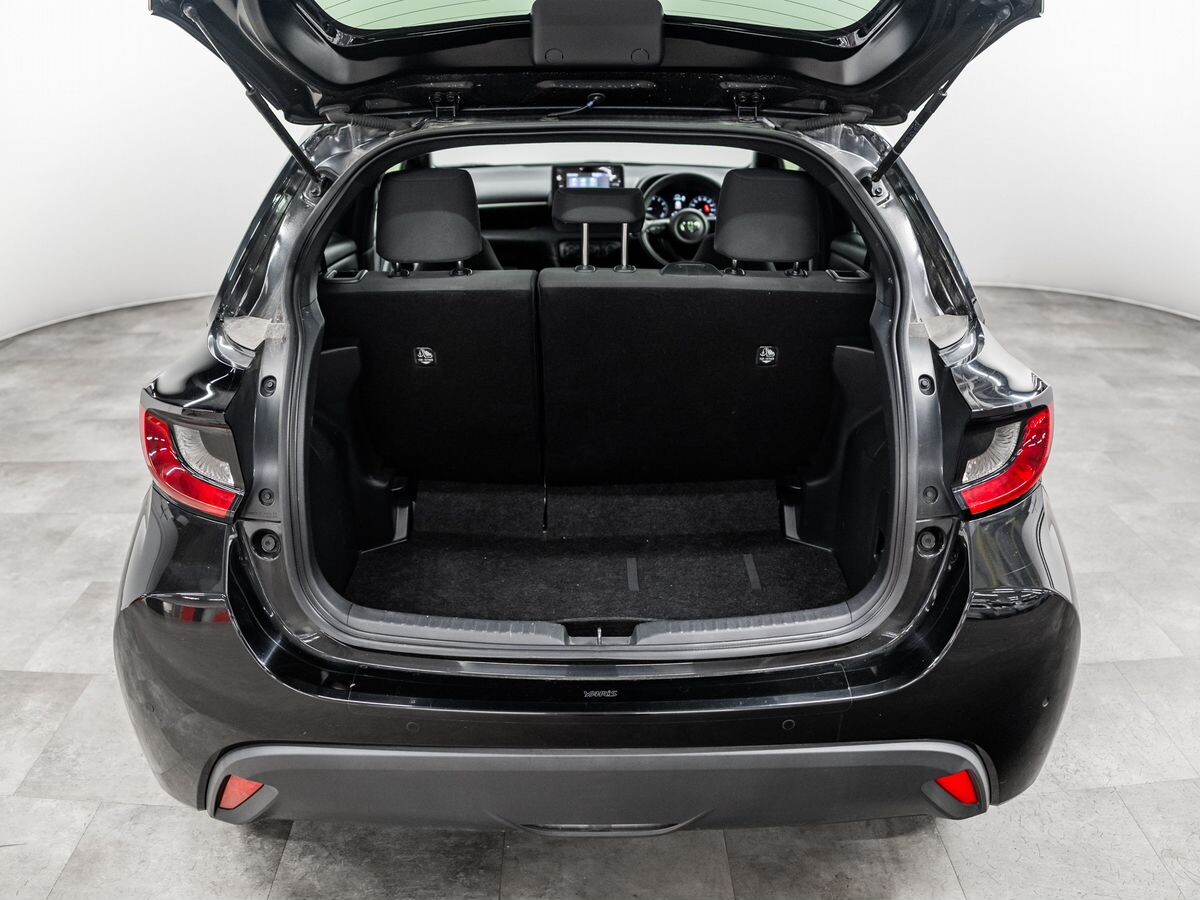 Toyota Yaris 2020 - фото автомобиля