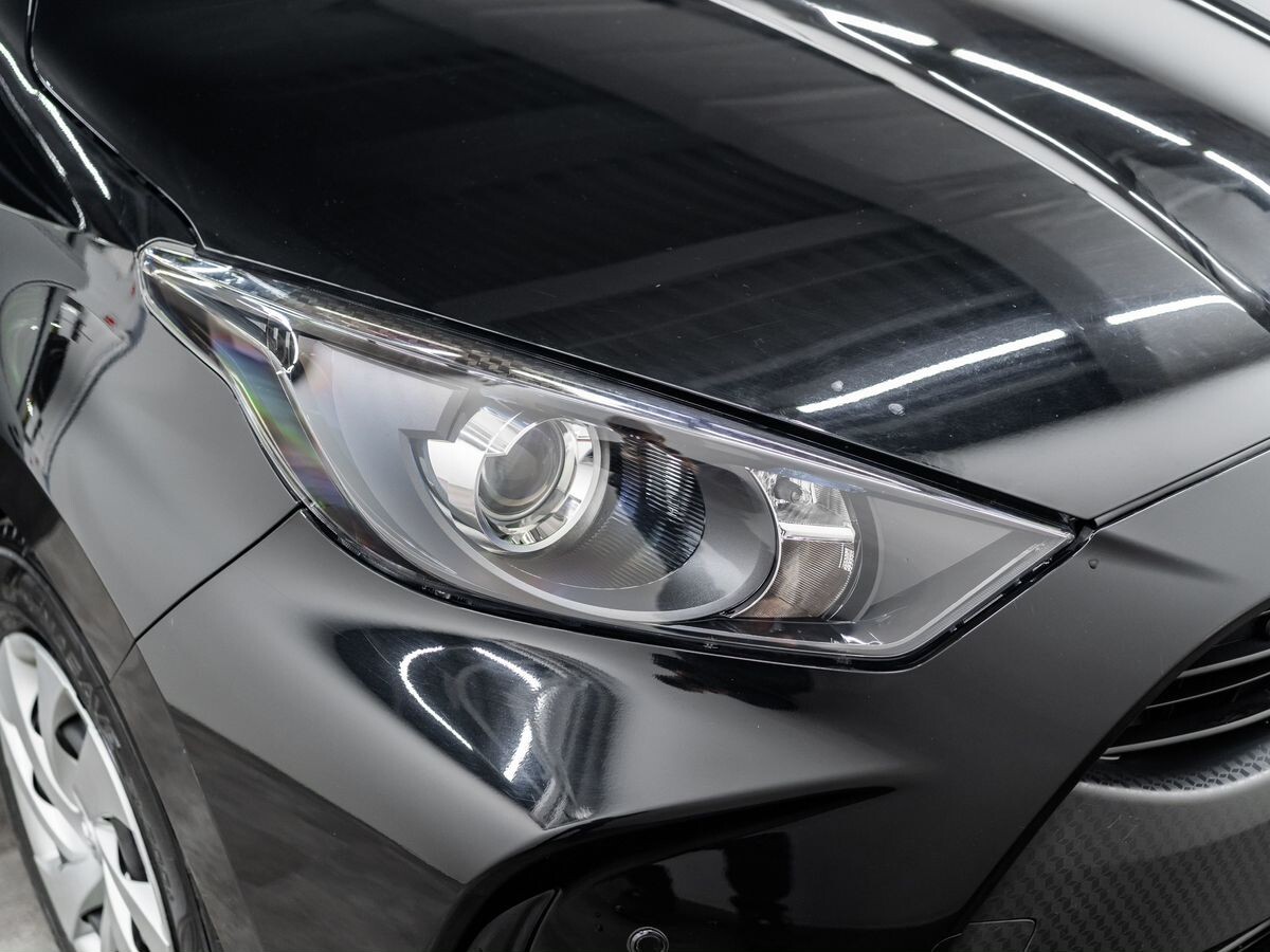 Toyota Yaris 2020 - фото автомобиля