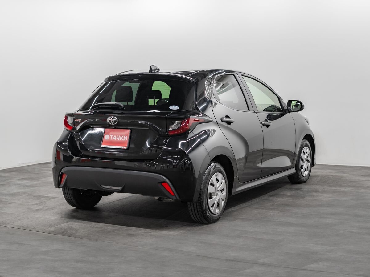 Toyota Yaris 2020 - фото автомобиля