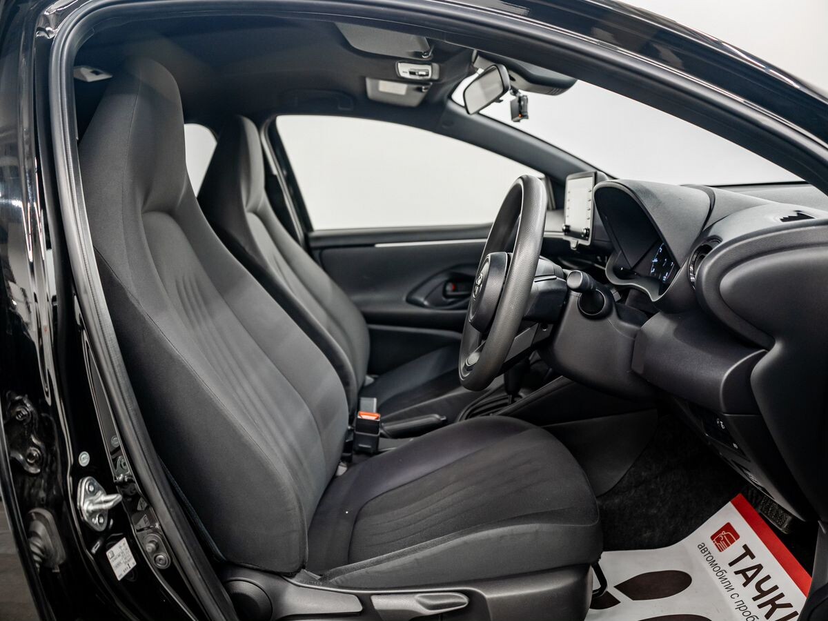 Toyota Yaris 2020 - фото автомобиля