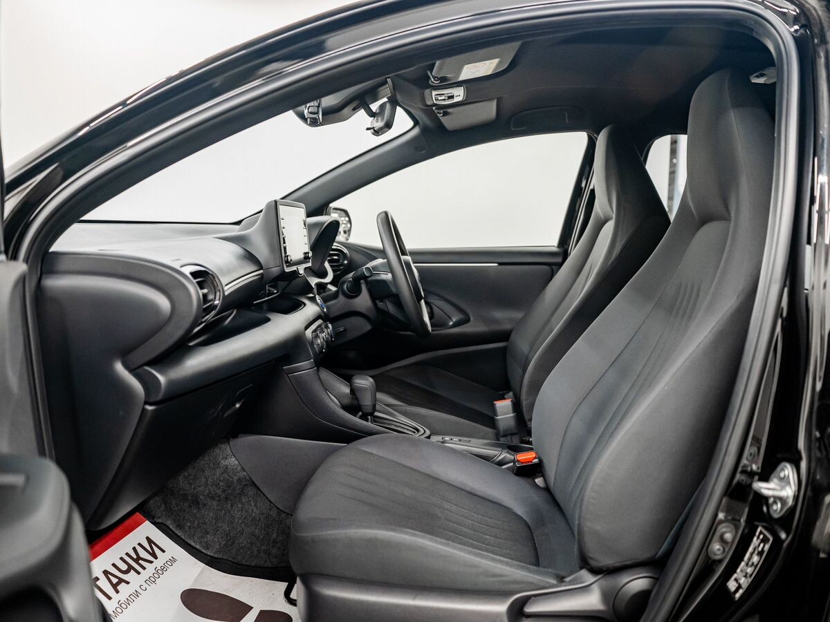 Toyota Yaris 2020 - фото автомобиля