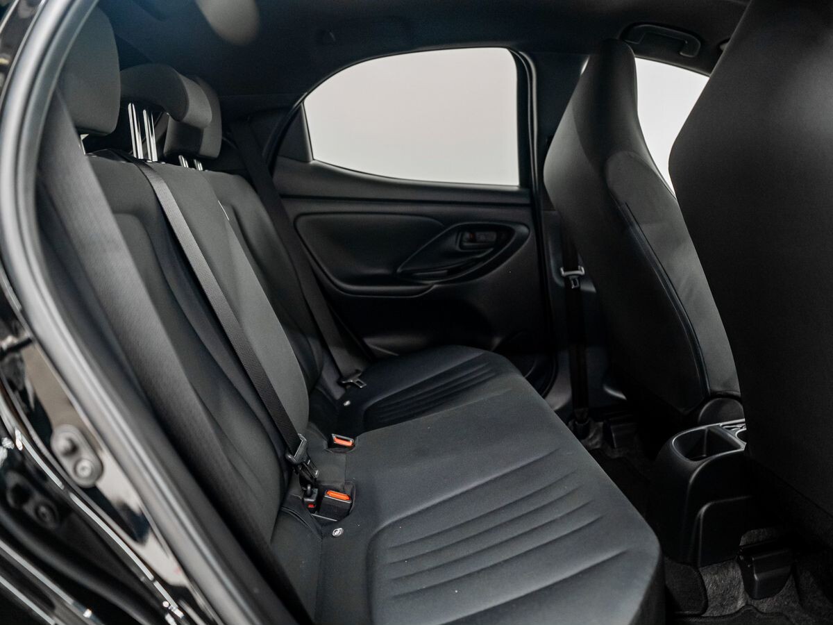 Toyota Yaris 2020 - фото автомобиля