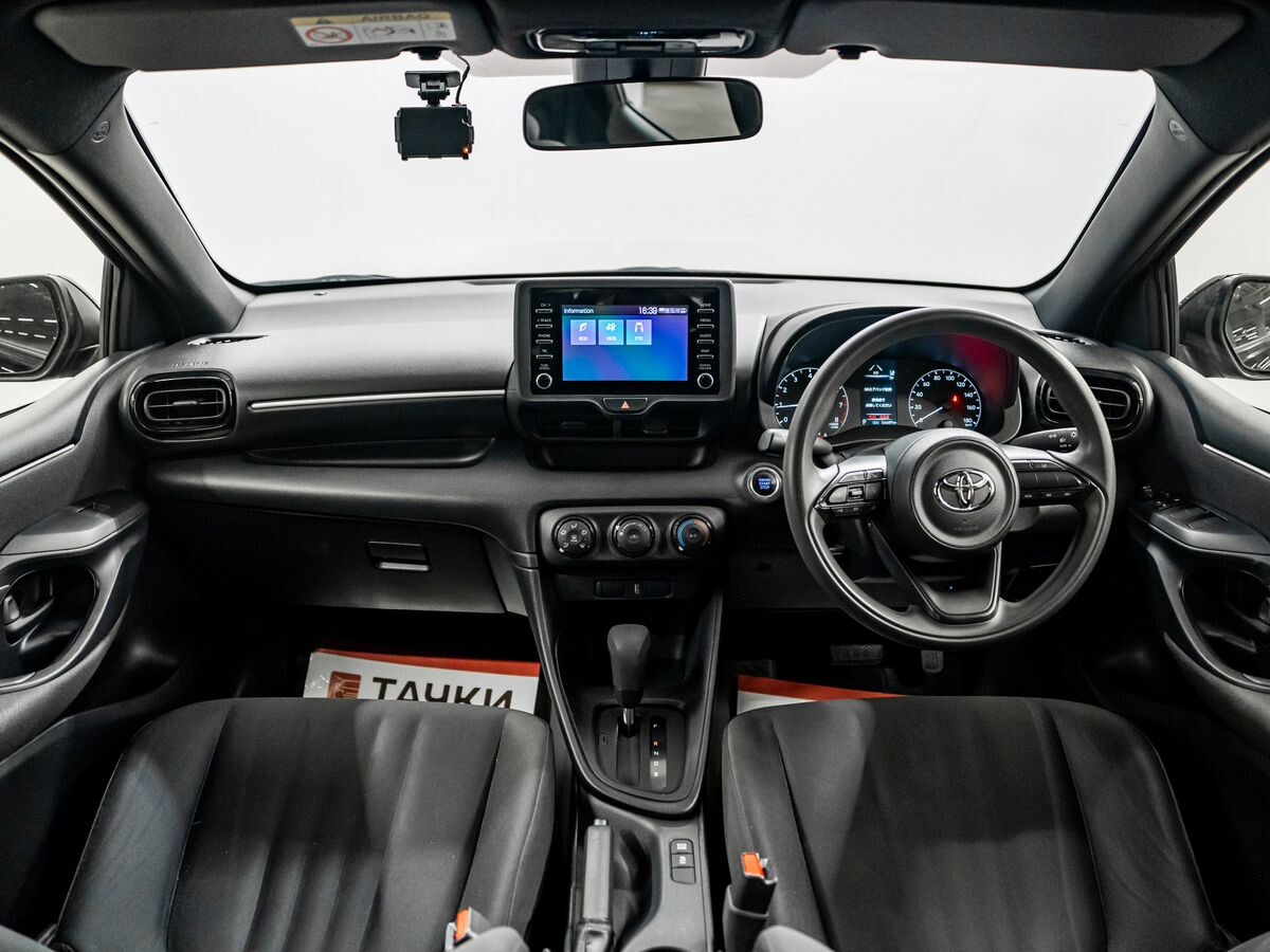 Toyota Yaris 2020 - фото автомобиля
