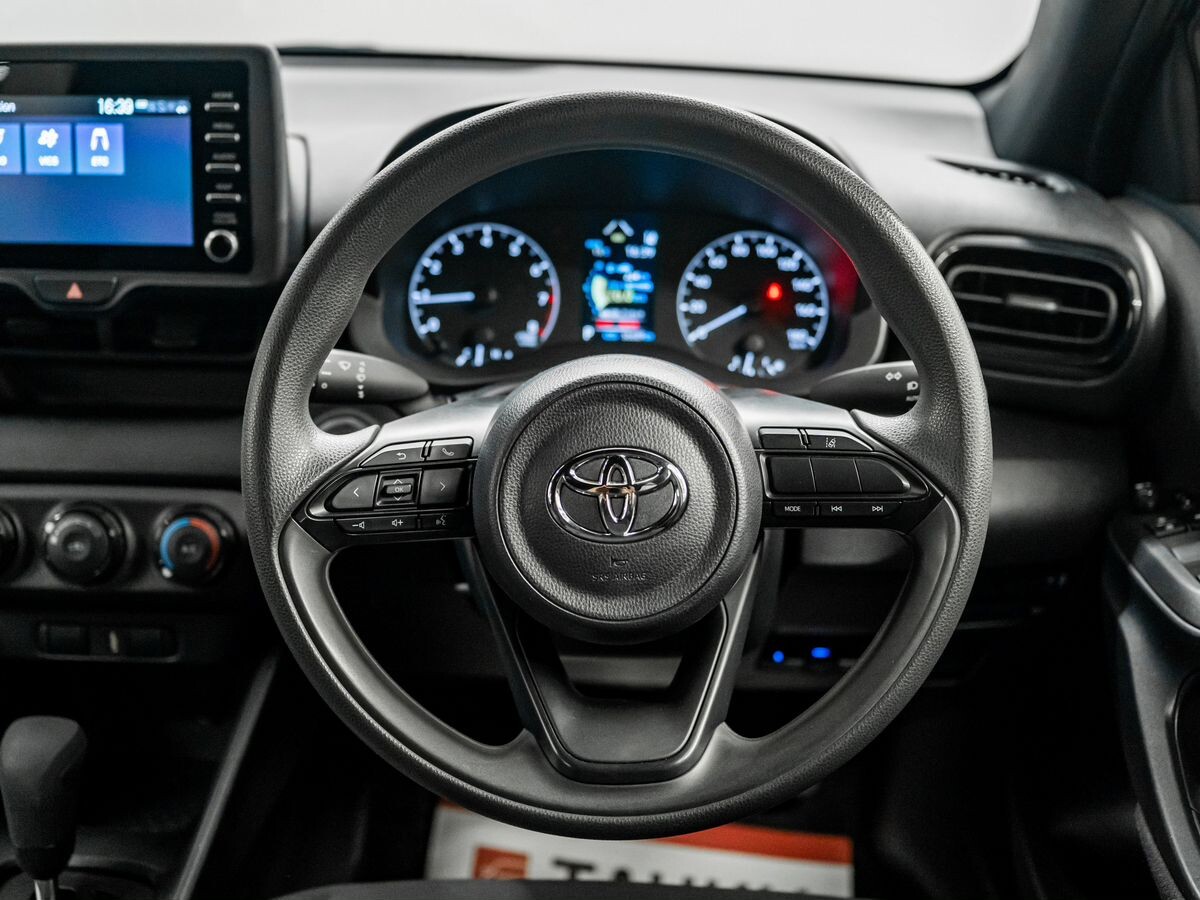 Toyota Yaris 2020 - фото автомобиля