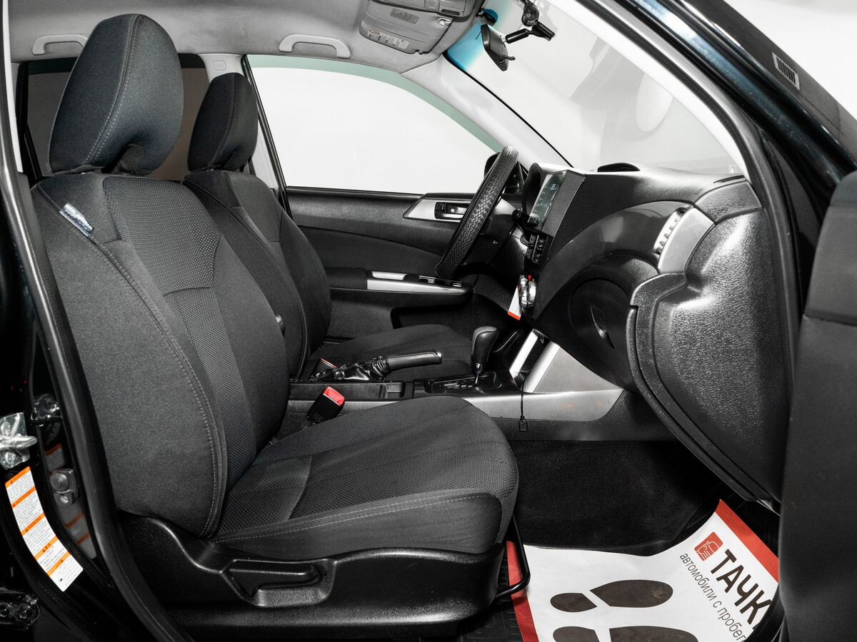 Subaru Forester 2011 - фото автомобиля