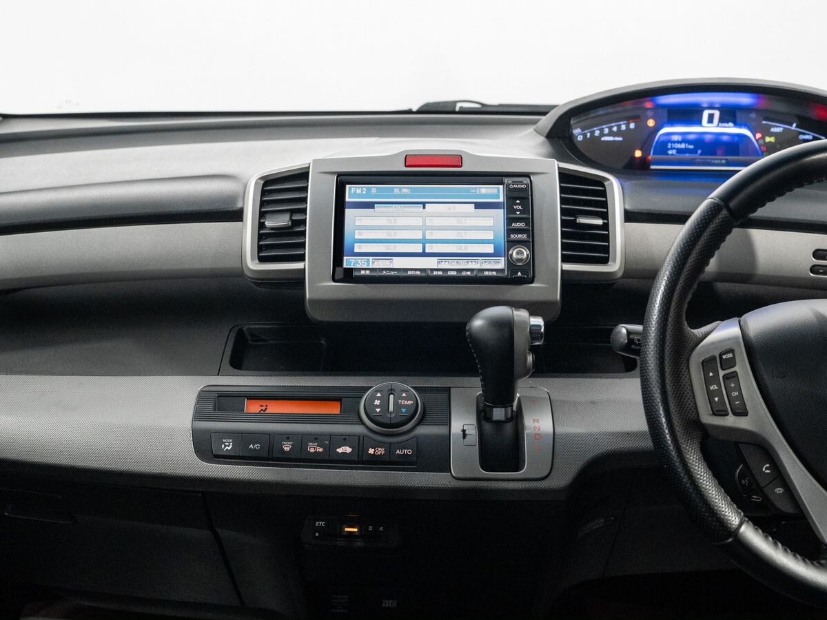 Honda Freed 2012 - фото автомобиля
