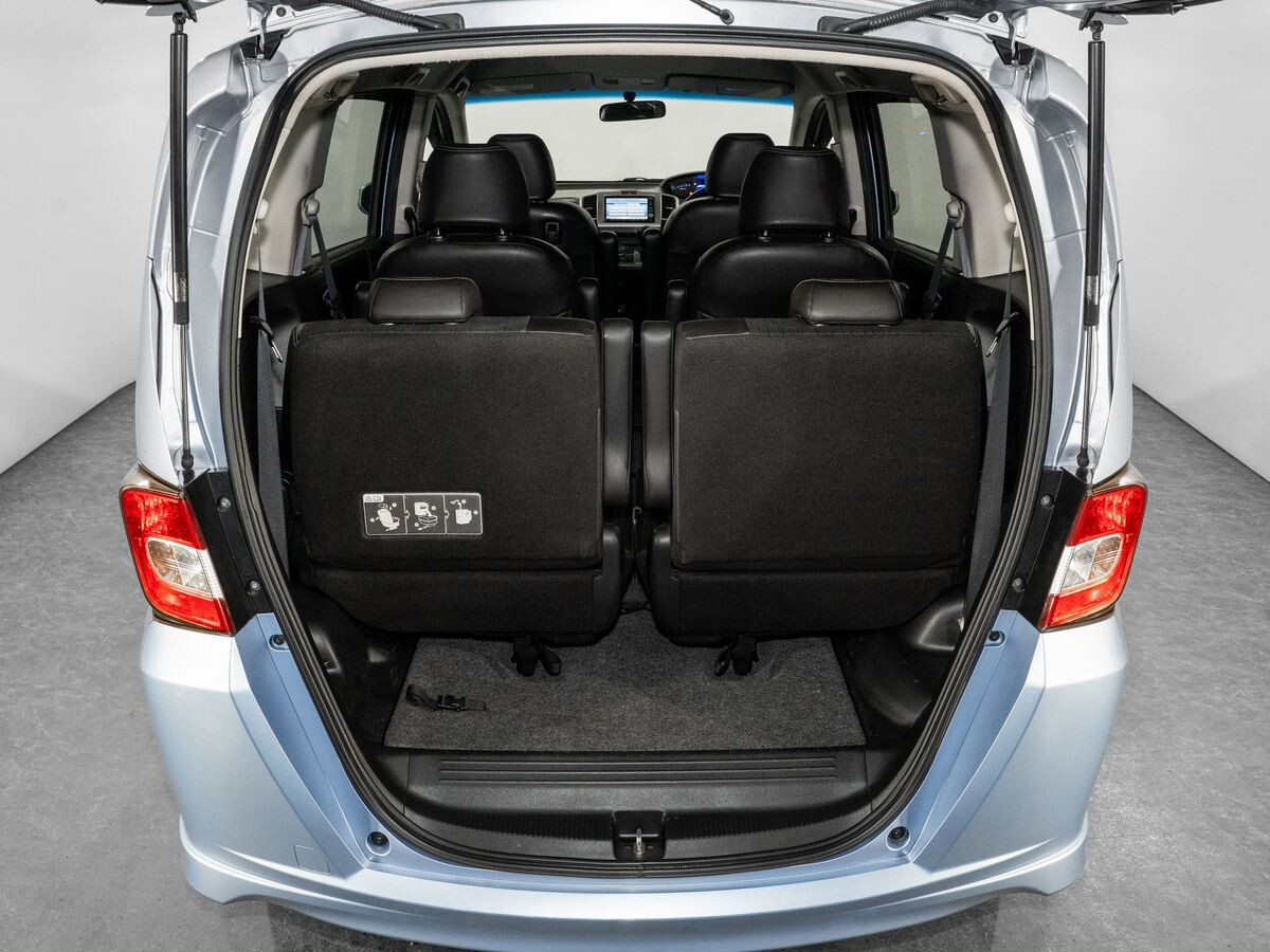 Honda Freed 2012 - фото автомобиля