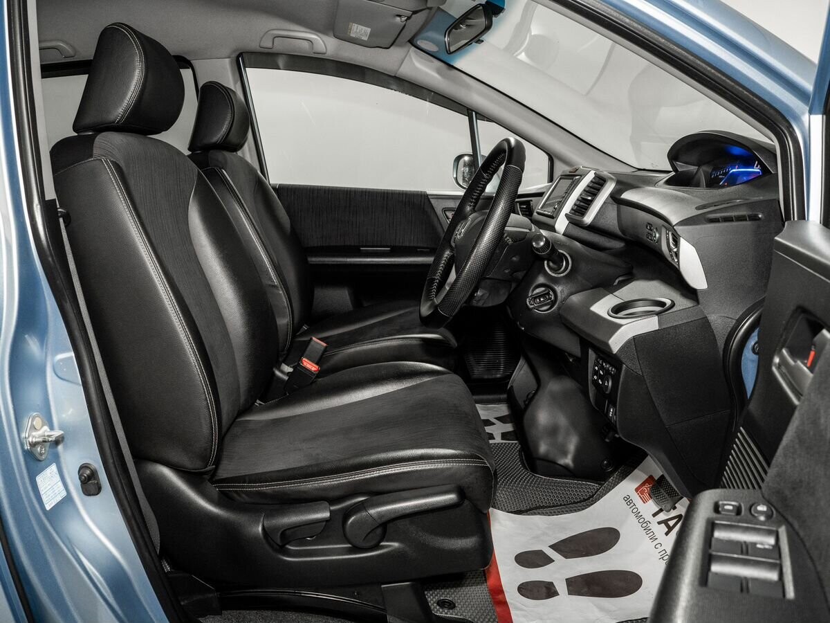Honda Freed 2012 - фото автомобиля