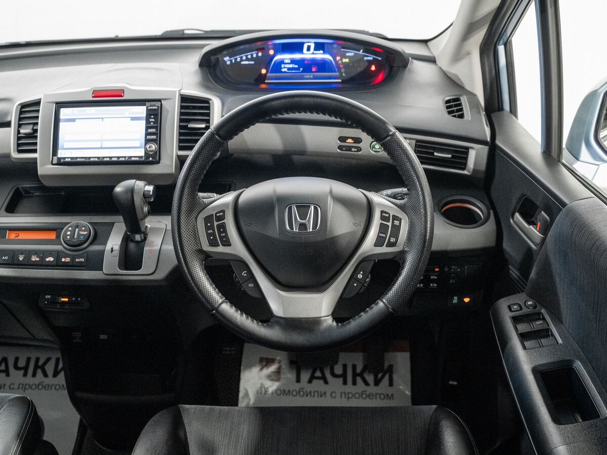 Honda Freed 2012 - фото автомобиля