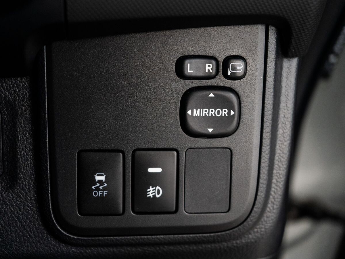Toyota Wish 2010 - фото автомобиля