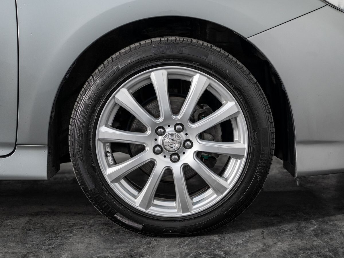 Toyota Wish 2010 - фото автомобиля