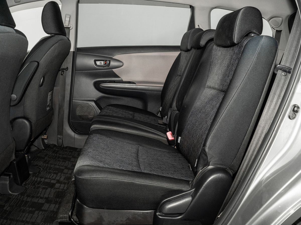 Toyota Wish 2010 - фото автомобиля