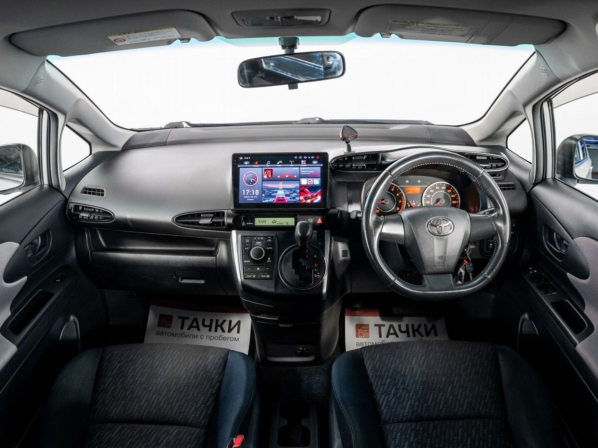 Toyota Wish 2010 - фото автомобиля