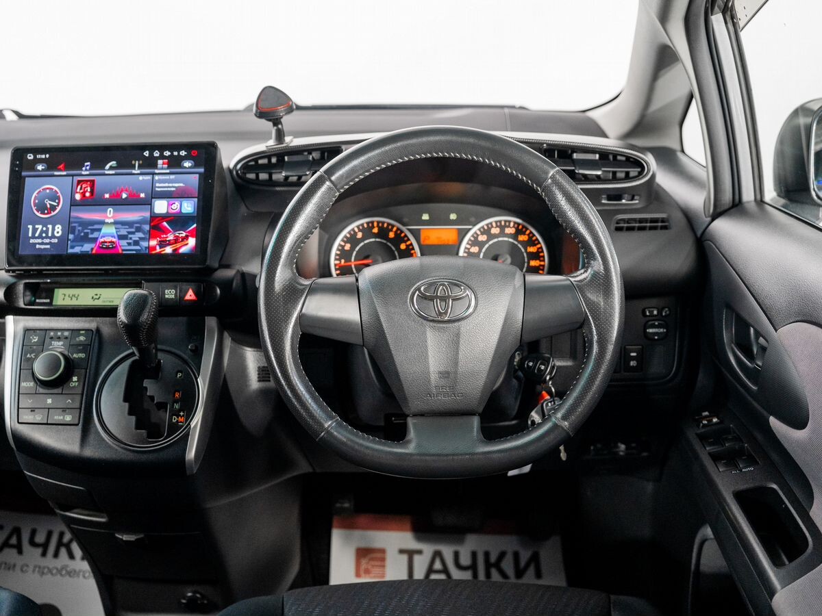 Toyota Wish 2010 - фото автомобиля