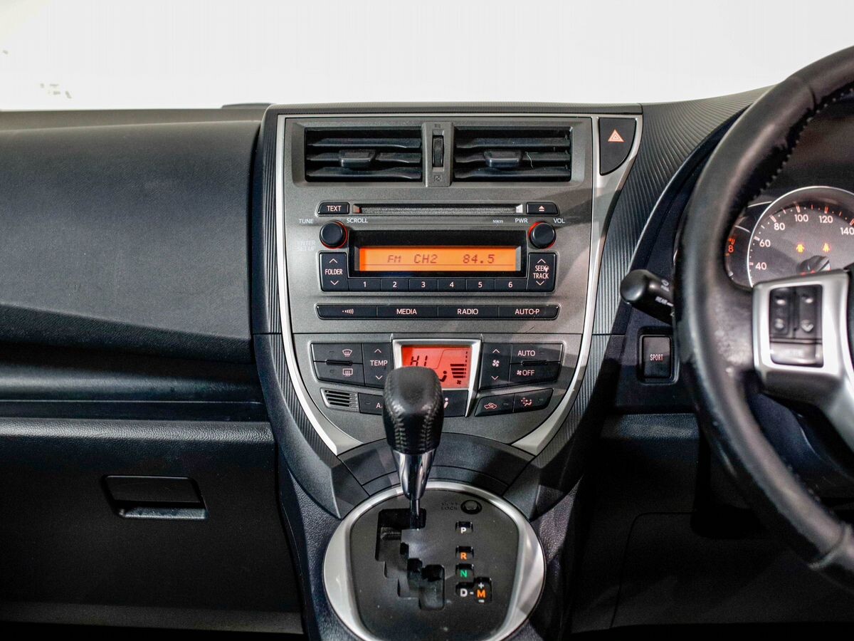 Toyota Ractis 2012 - фото автомобиля