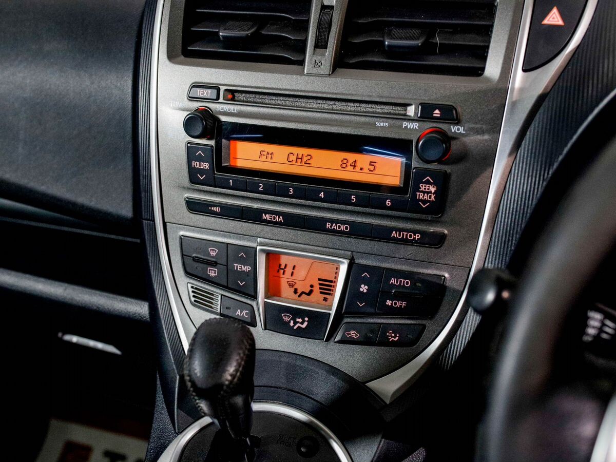 Toyota Ractis 2012 - фото автомобиля