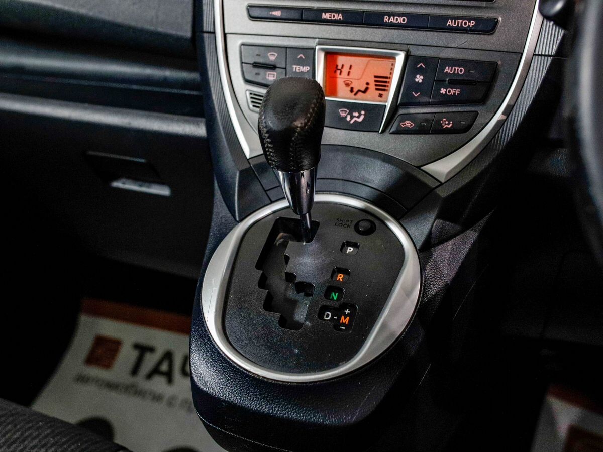 Toyota Ractis 2012 - фото автомобиля